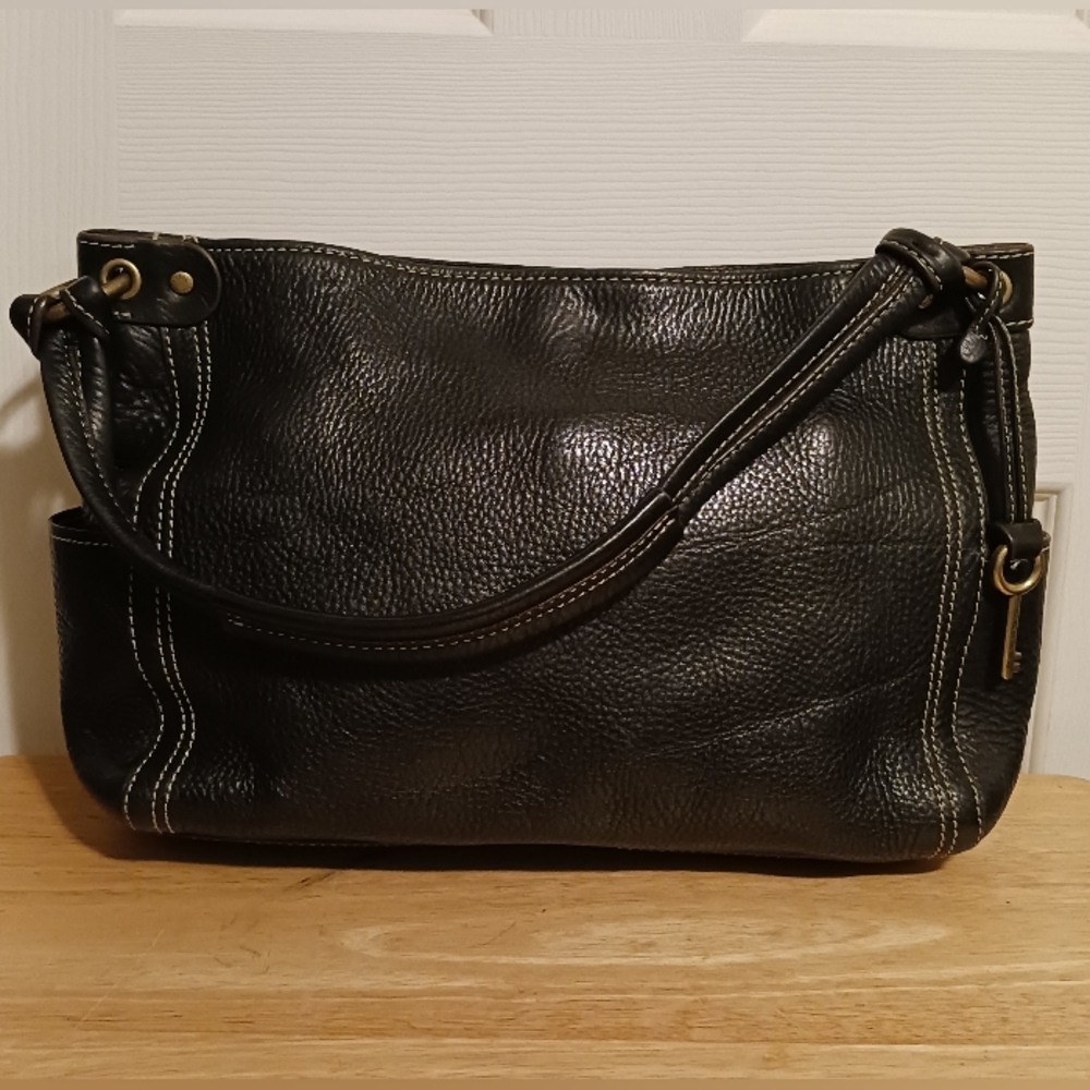 Fossil Vintage Black Pebbled Leather Shoulder Bag 75082 Key Charm Snap Closure - Picture 1 of 12
